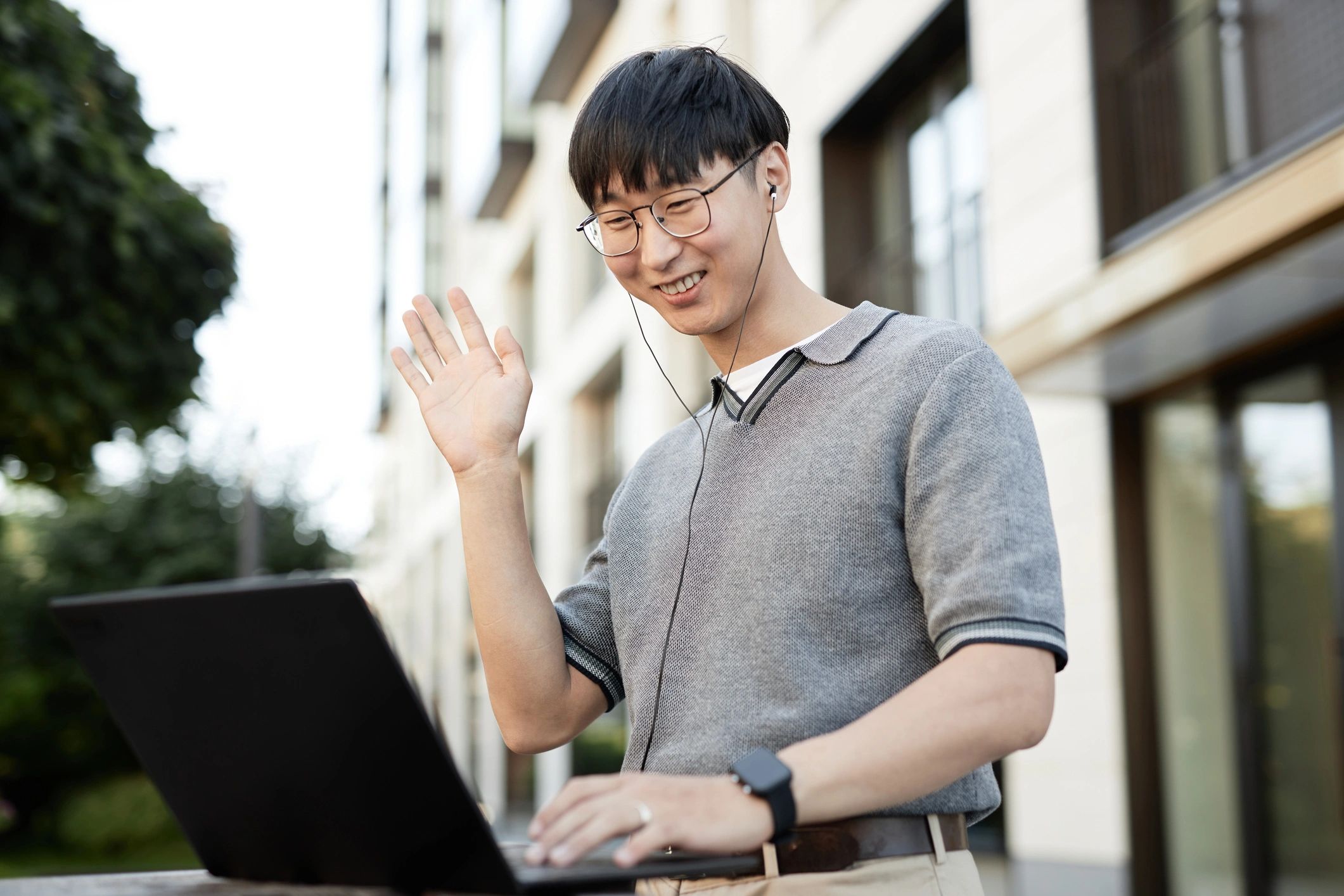 Online support for workplaces and individuals
